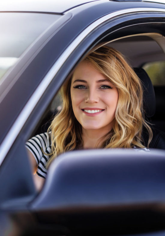 woman-in-car